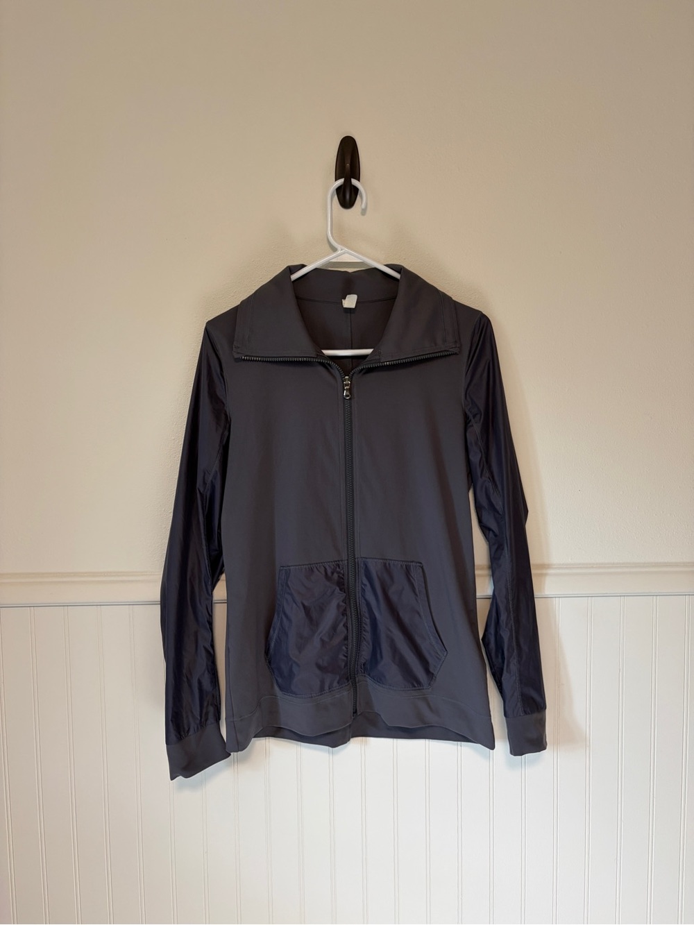 Under Armour Gray Full-Zip Track Jacket Mock Neck Activewear Woman’s Medium